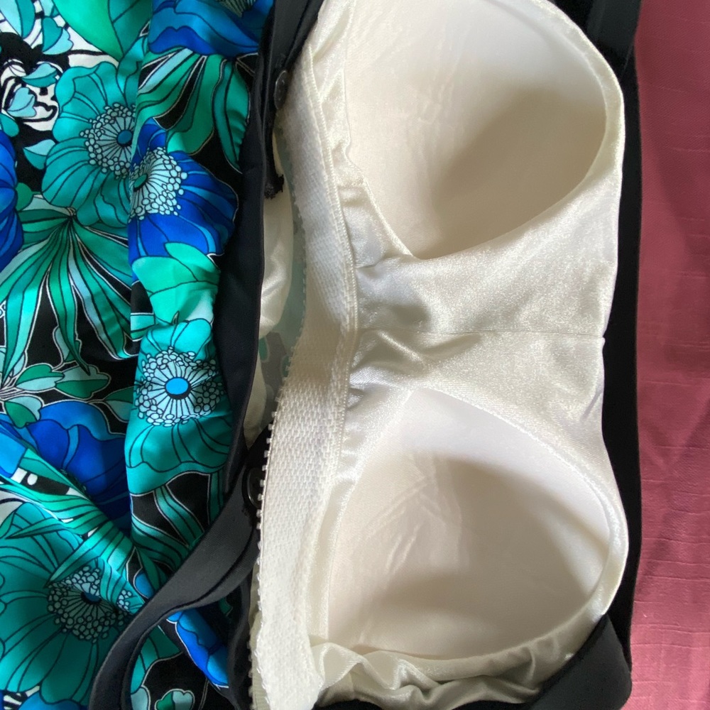 🌼🌼🌼Swim Top Women’s 18W...Vibrant Print!! - Picture 4 of 6